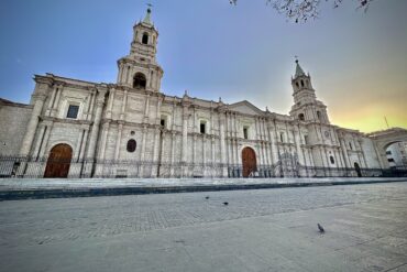La catedral de Arequipa al amanecer