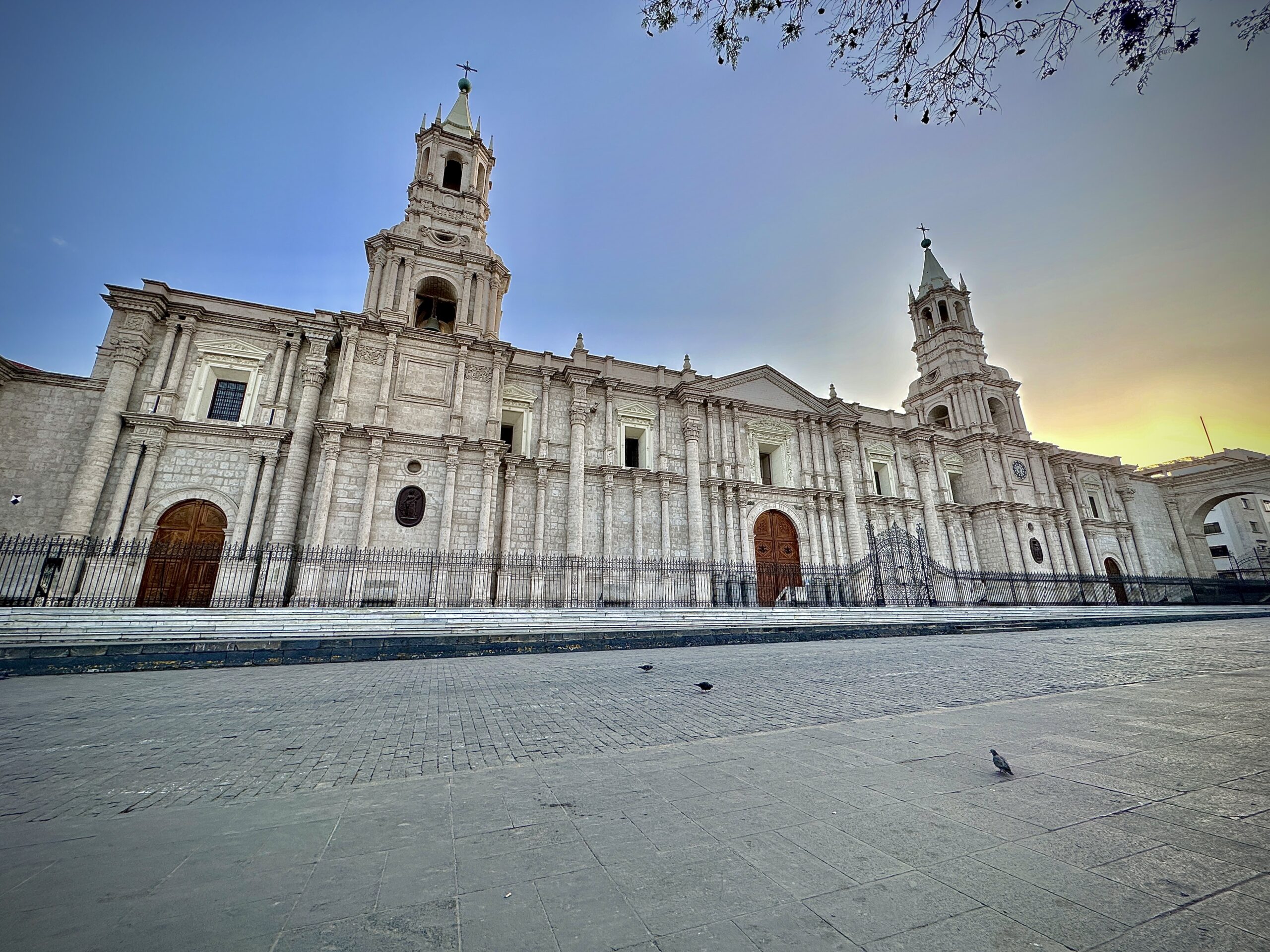 La catedral de Arequipa al amanecer